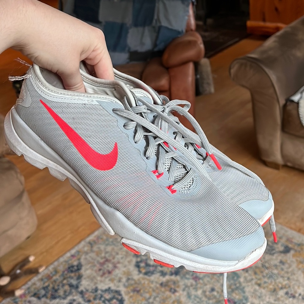 gray nike running shoes
